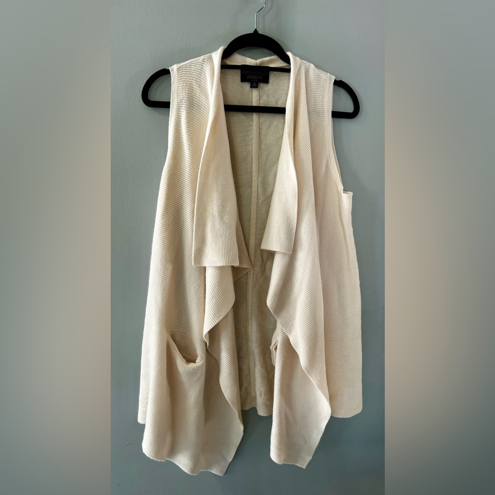 Absolutely Creative Worldwide off-white sleeveless cardigan